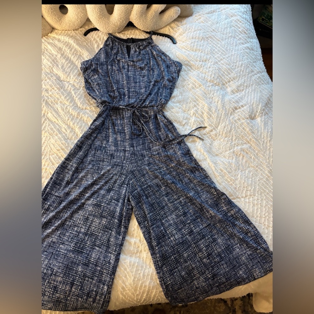 NWT Sleeveless Cropped Jumpsuit Keyhole & Split Back Design, w Pockets!